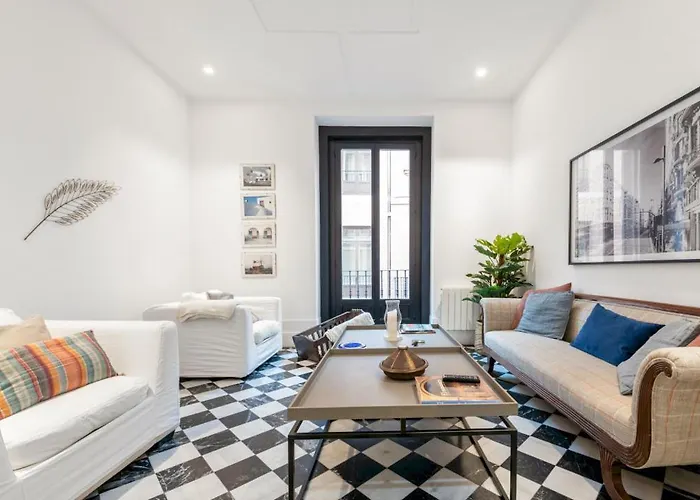 Stylish & Centric- 2Bd 2Bth Magdalena